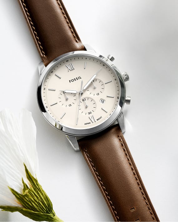 Image of a Fossil watch as the ideal wedding gift